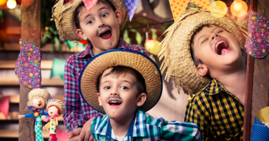 a imagem mostra três crianças com roupa de capira em festa junina, empresa https://www.bigcerebro.com.br